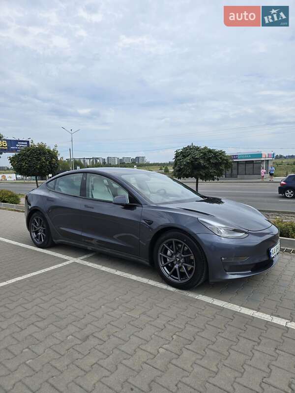 Седан Tesla Model 3 2021 в Києві