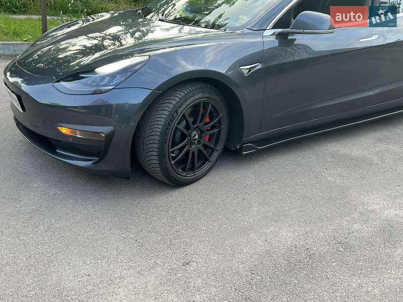 Седан Tesla Model 3 2018 в Житомире