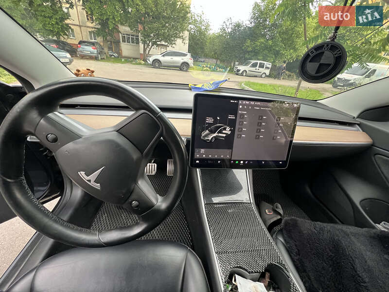 Седан Tesla Model 3 2018 в Житомире