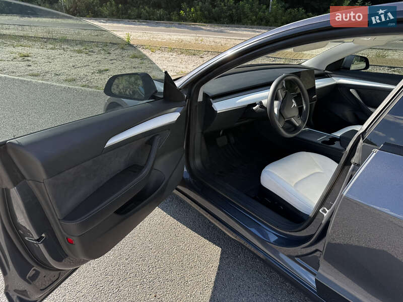 Седан Tesla Model 3 2023 в Днепре