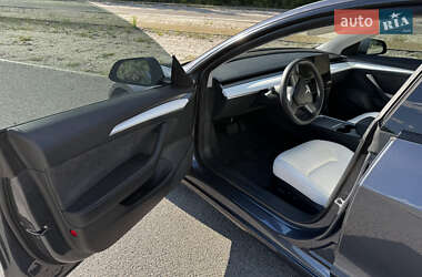 Седан Tesla Model 3 2023 в 