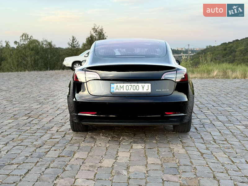 Седан Tesla Model 3 2018 в Житомире