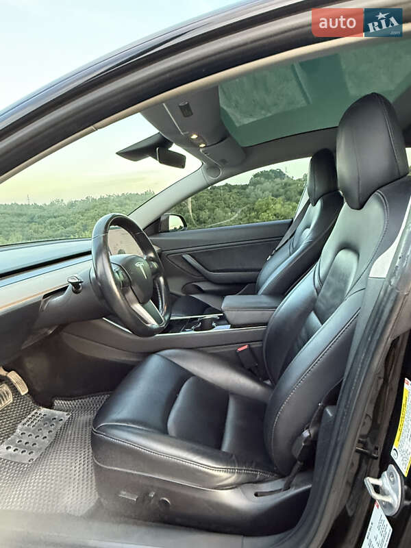 Седан Tesla Model 3 2018 в Житомире