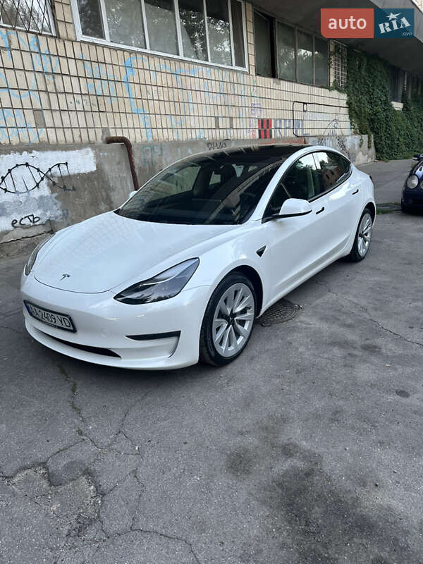 Седан Tesla Model 3 2022 в 
