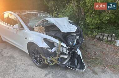 Седан Tesla Model 3 2020 в 