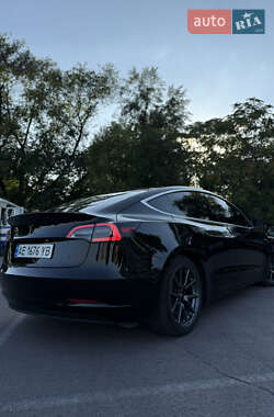 Седан Tesla Model 3 2018 в Львове