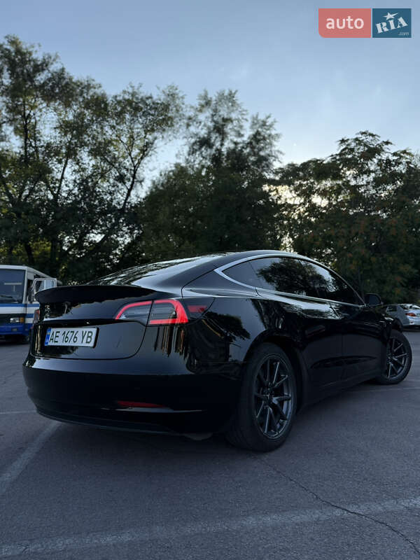 Седан Tesla Model 3 2018 в Львове