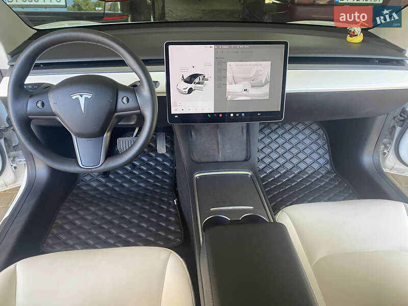 Седан Tesla Model 3 2021 в Кременчуці