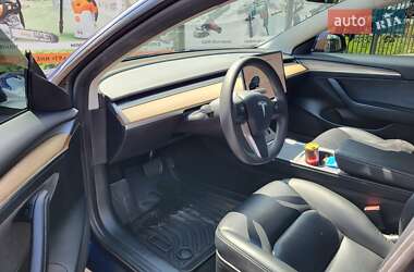 Седан Tesla Model 3 2022 в 