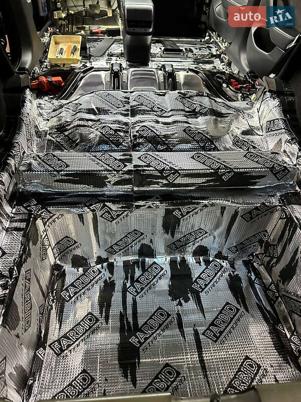 Седан Tesla Model 3 2018 в Львове