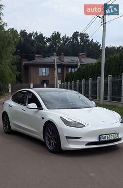 Седан Tesla Model 3 2021 в 
