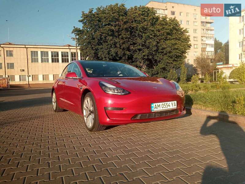 Седан Tesla Model 3 2018 в Звягеле