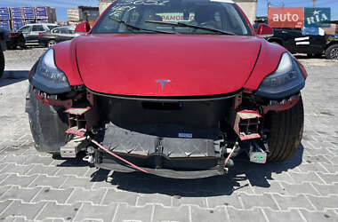 Седан Tesla Model 3 2020 в 