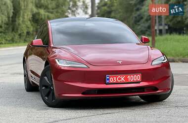 Седан Tesla Model 3 2024 в 
