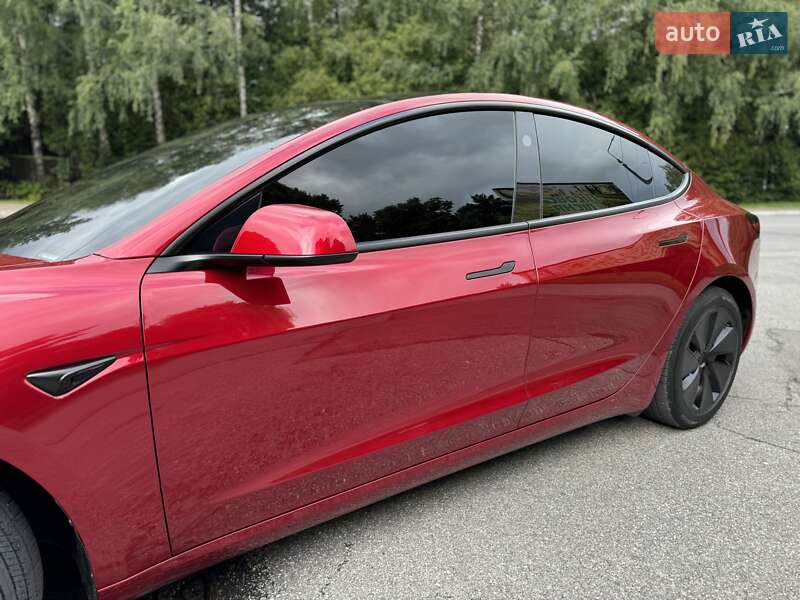Седан Tesla Model 3 2024 в Трускавці