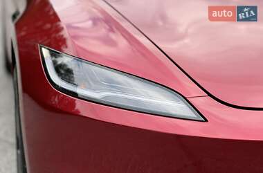Седан Tesla Model 3 2024 в 