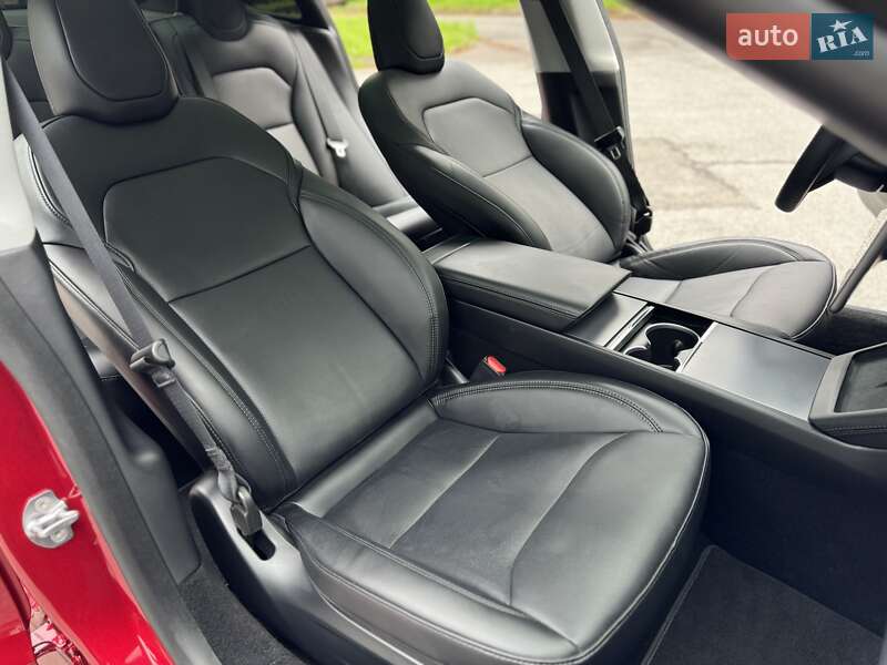 Седан Tesla Model 3 2024 в Трускавці