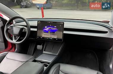 Седан Tesla Model 3 2024 в 