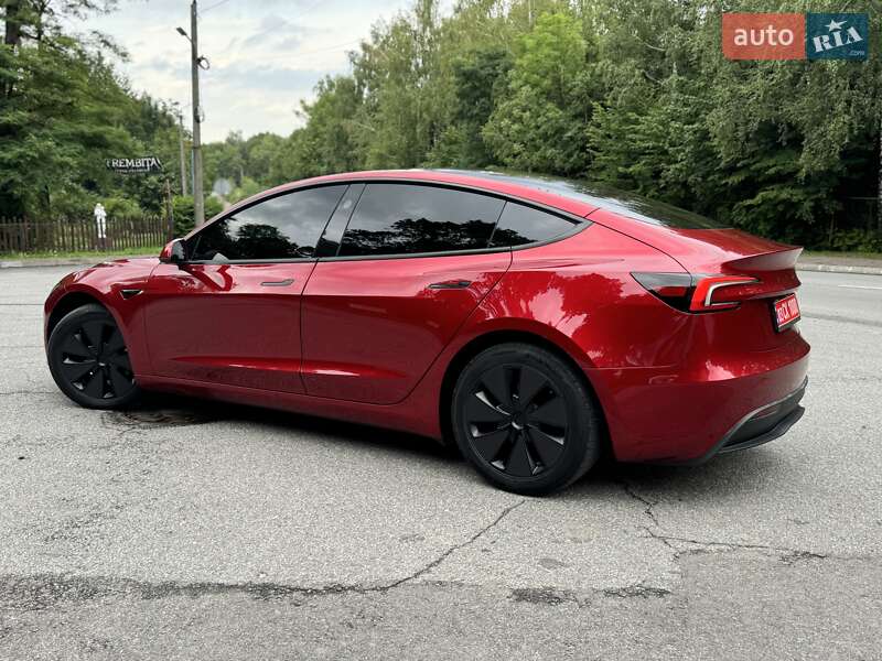 Седан Tesla Model 3 2024 в Трускавці