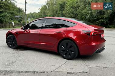 Седан Tesla Model 3 2024 в 