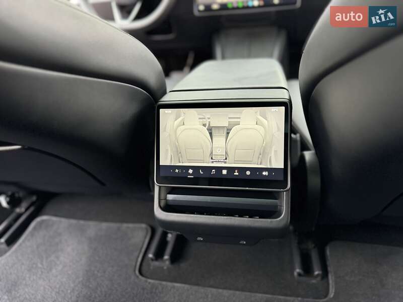 Седан Tesla Model 3 2024 в Трускавці