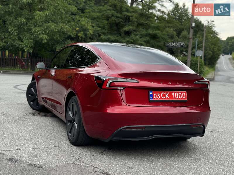 Седан Tesla Model 3 2024 в Трускавці