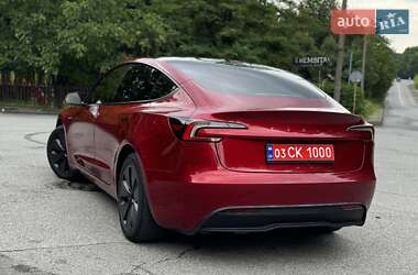 Седан Tesla Model 3 2024 в 