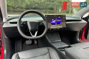 Седан Tesla Model 3 2024 в 