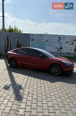Седан Tesla Model 3 2021 в 