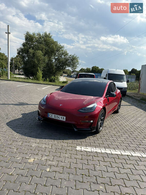 Седан Tesla Model 3 2021 в Черновцах