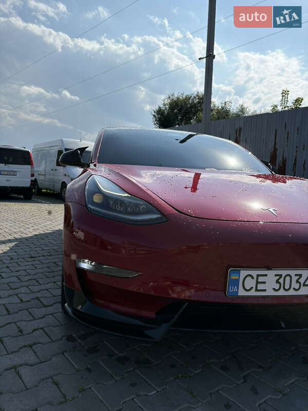 Седан Tesla Model 3 2021 в Черновцах