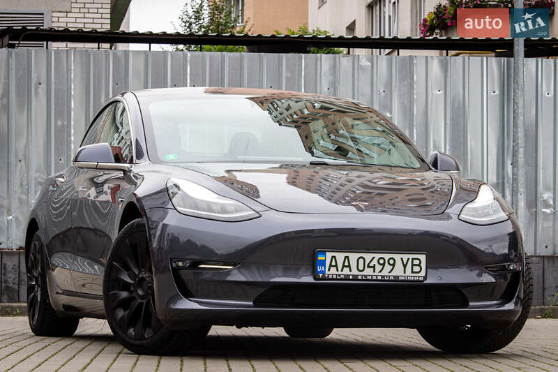 Седан Tesla Model 3 2019 в Львові