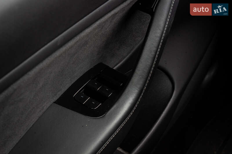 Седан Tesla Model 3 2019 в Львові