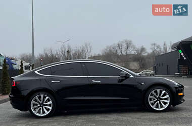 Седан Tesla Model 3 2019 в 