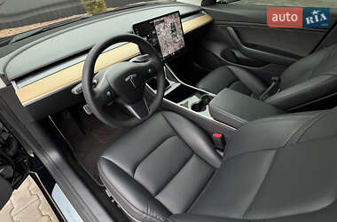 Седан Tesla Model 3 2019 в 