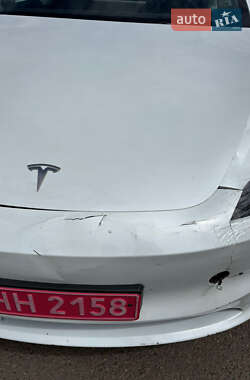 Седан Tesla Model 3 2024 в 