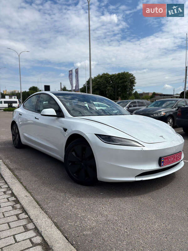 Tesla Model 3 2024