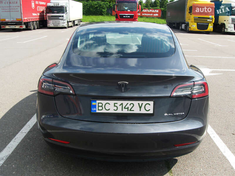 Седан Tesla Model 3 2018 в Львове
