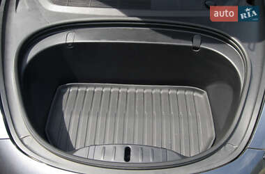 Седан Tesla Model 3 2018 в 