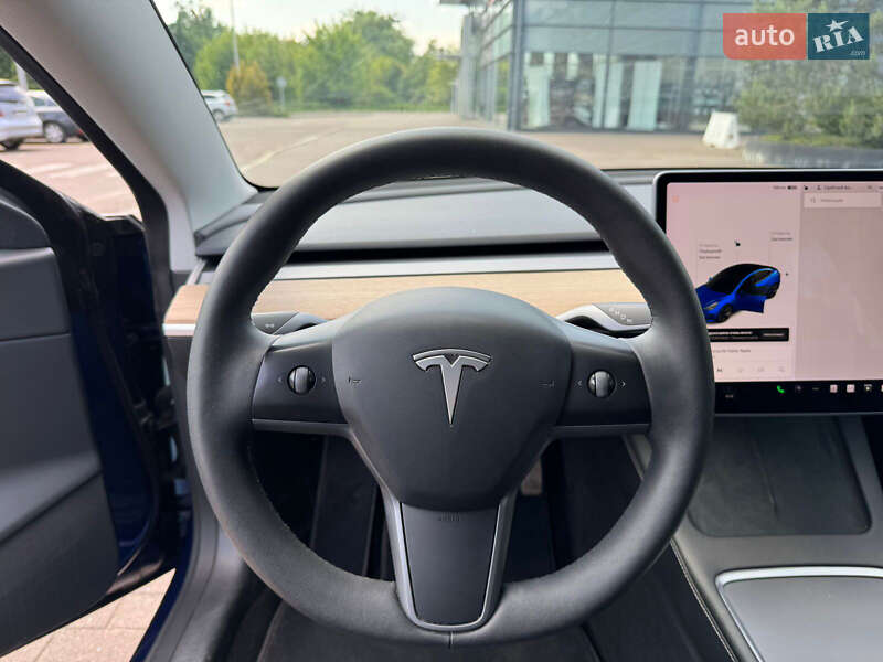 Седан Tesla Model 3 2020 в Ровно