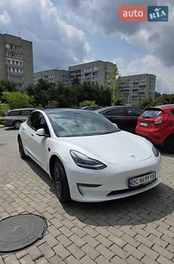 Седан Tesla Model 3 2022 в Львове