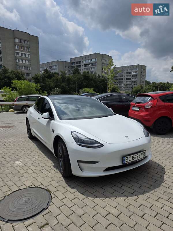Tesla Model 3 2022