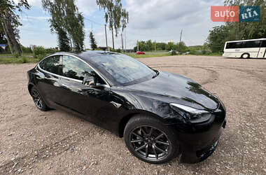 Седан Tesla Model 3 2020 в 
