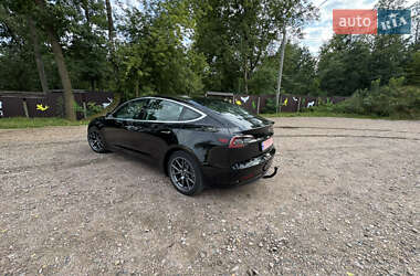Седан Tesla Model 3 2020 в 
