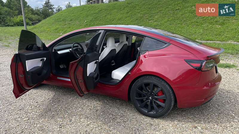Седан Tesla Model 3 2019 в Львові