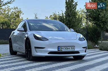 Седан Tesla Model 3 2022 в 