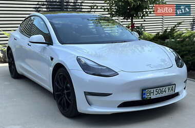 Седан Tesla Model 3 2022 в 