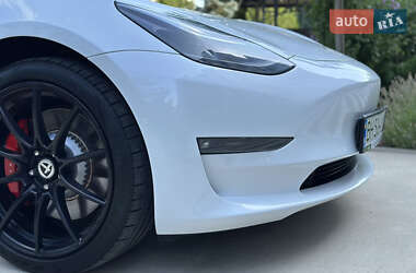 Седан Tesla Model 3 2022 в 