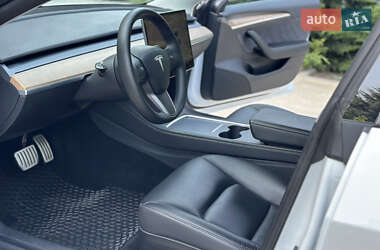 Седан Tesla Model 3 2022 в 