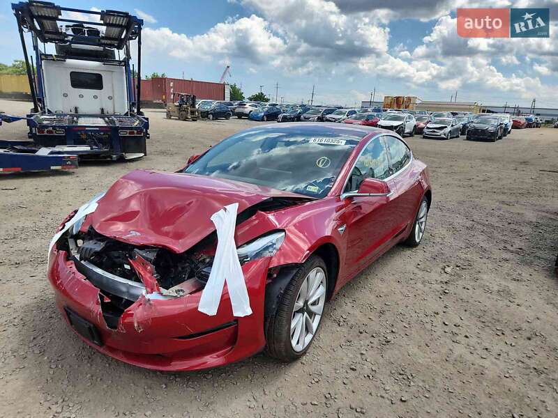 Седан Tesla Model 3 2018 в Ивано-Франковске